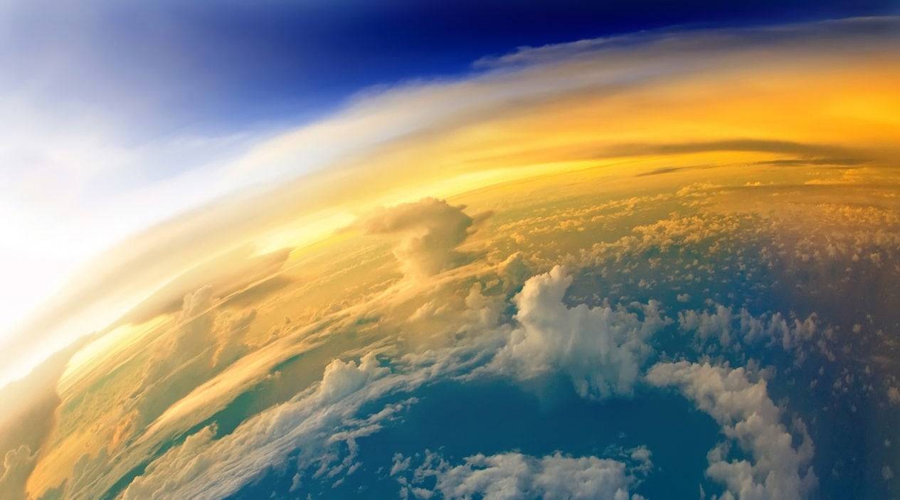 Из атмосферы Земли медленно вытекает кислород в космос